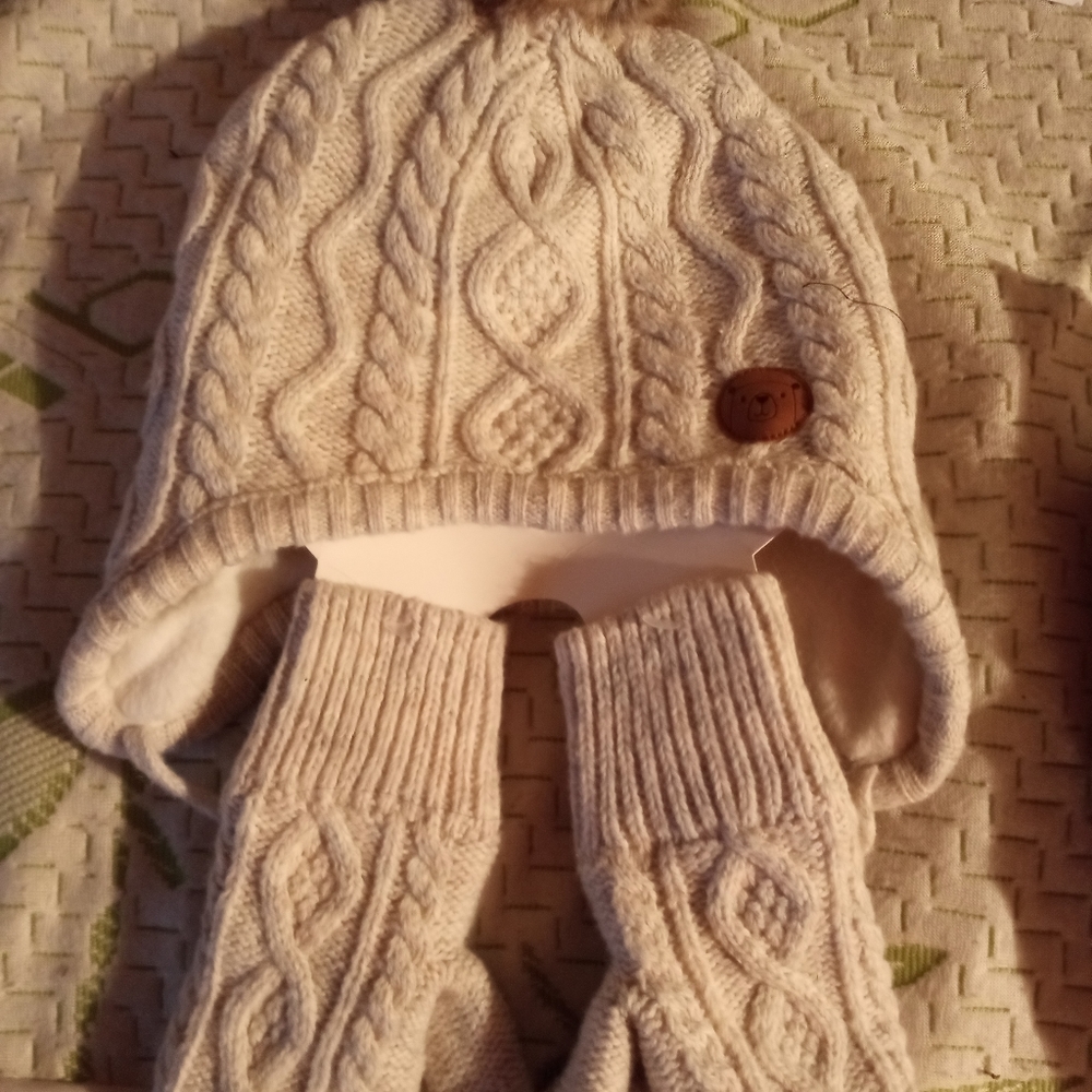 Hat and mittens set